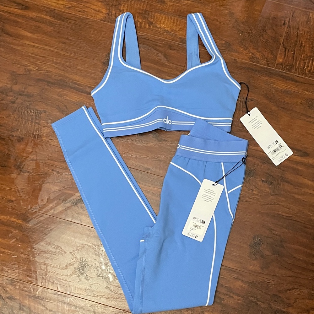 NWT alo yoga airbrush heart throb bra and legging set crystal blue size small